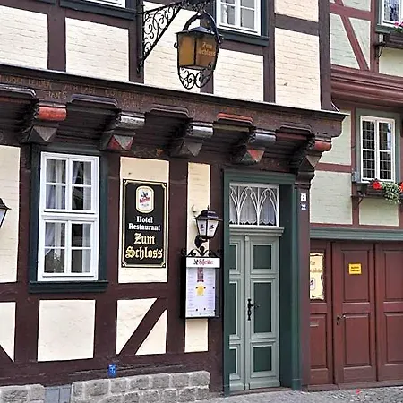 Zum Schloss *